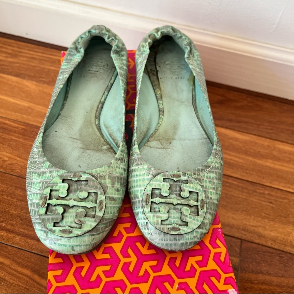 Tory Burch Reva Ballet Flats in Shiny Karung Print Size 8